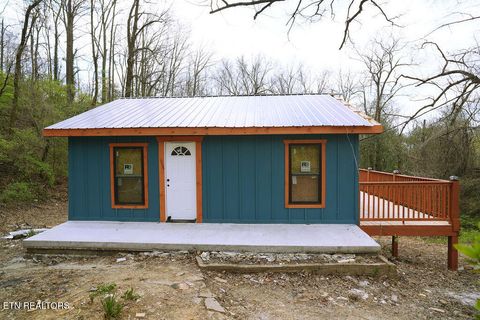 Single Family Residence in Knoxville TN 301 Lingburton Ave.jpg