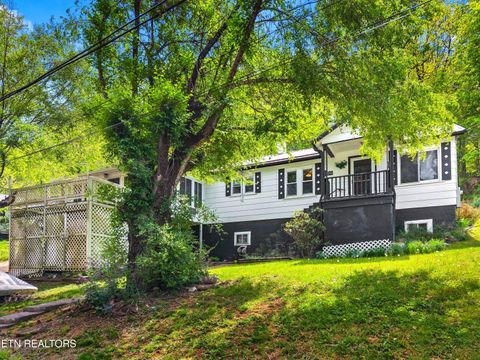 Single Family Residence in Kingsport TN 1900 Mountain View Ave.jpg