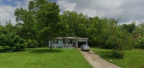 Single Family Residence in Jackson TN 28 HILLCREST CIRCLE DR.jpg