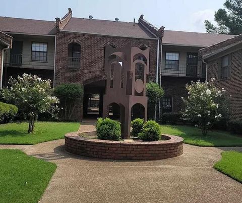 Townhouse in Memphis TN 3224 S MENDENHALL RD #1A.jpg