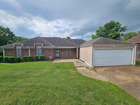 Single Family Residence in Memphis TN 6867 INNSBROOK CV.jpg