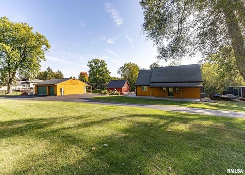 Single Family Residence in Clinton IA 401 11TH Street.jpg