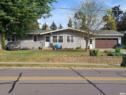 Single Family Residence in Clinton IA 311 N 11TH Street.jpg