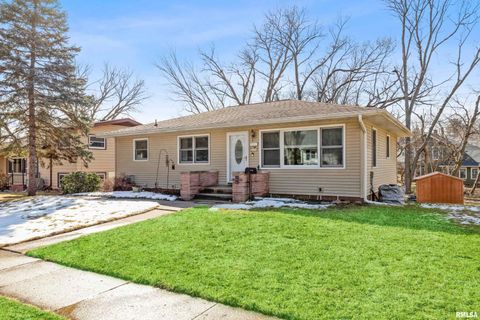 Single Family Residence in Clinton IA 3012 TOWER Road.jpg