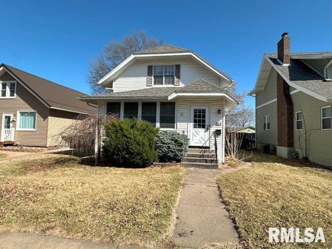 Single Family Residence in Clinton IA 813 3RD Street.jpg