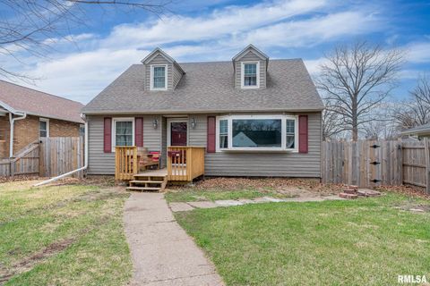 Single Family Residence in Clinton IA 2358 DUNHAM Street.jpg