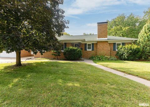 Single Family Residence in Clinton IA 325 12TH Avenue North.jpg