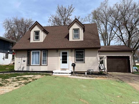 Single Family Residence in Clinton IA 1204 4TH Avenue North.jpg