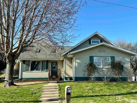 Single Family Residence in Clinton IA 240 36TH Avenue North.jpg