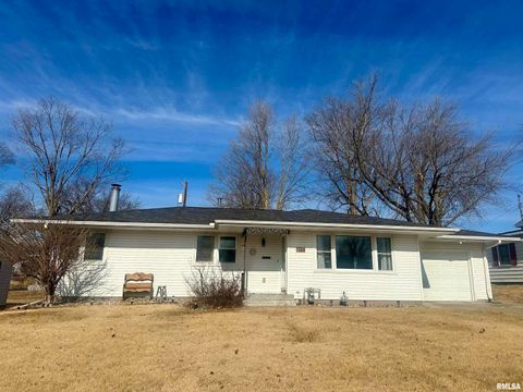 Single Family Residence in Clinton IA 1134 6TH Avenue North.jpg