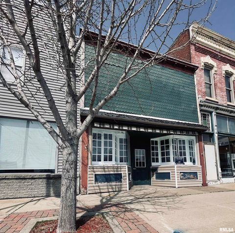  in Clinton IA 208 MAIN Avenue.jpg