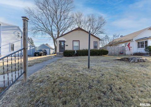 Single Family Residence in Clinton IA 3011 3RD Street.jpg