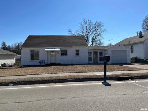 Single Family Residence in Clinton IA 1243 2ND Avenue South.jpg