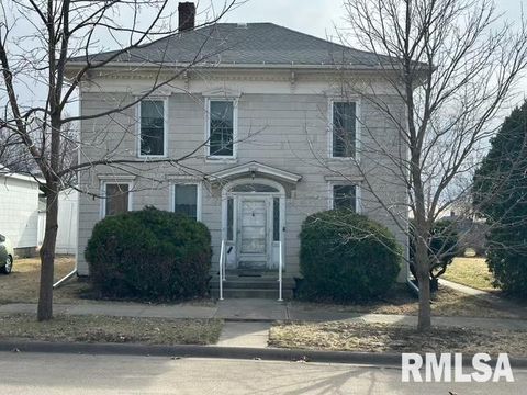 Single Family Residence in Clinton IA 2341 6TH Street.jpg