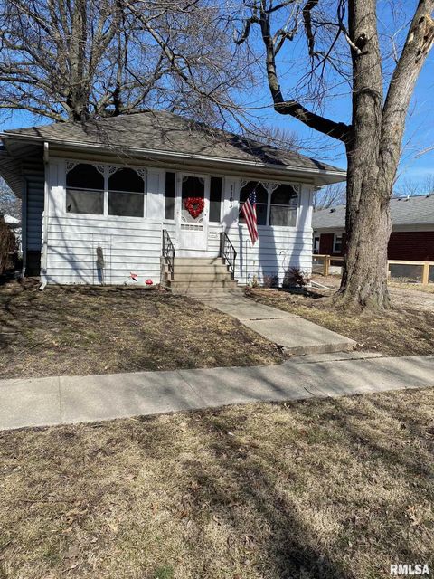 Single Family Residence in Taylorville IL 1103 W Main Cross Street.jpg
