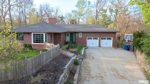 Single Family Residence in Clinton IA 1025 CRESCENT Drive.jpg