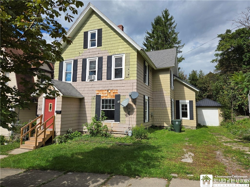107 8th St, Jamestown, NY 14701