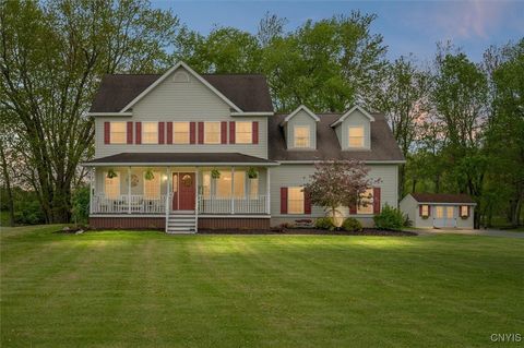 Single Family Residence in Oriskany Falls NY 101 Pinehurst Lane.jpg