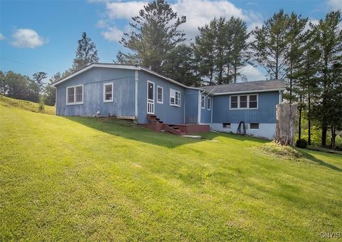Single Family Residence in Canastota NY 4022 W Milestrip Road.jpg