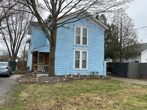Single Family Residence in Canastota NY 313 Lewis Street.jpg