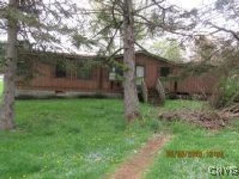 Single Family Residence in Oriskany Falls NY 111 MAPLE Avenue.jpg