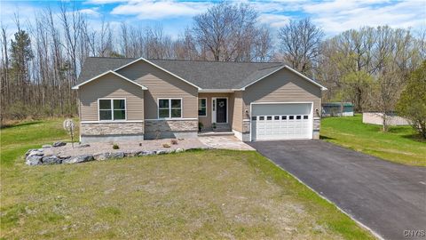Single Family Residence in Canastota NY 7717 Roberts Street.jpg