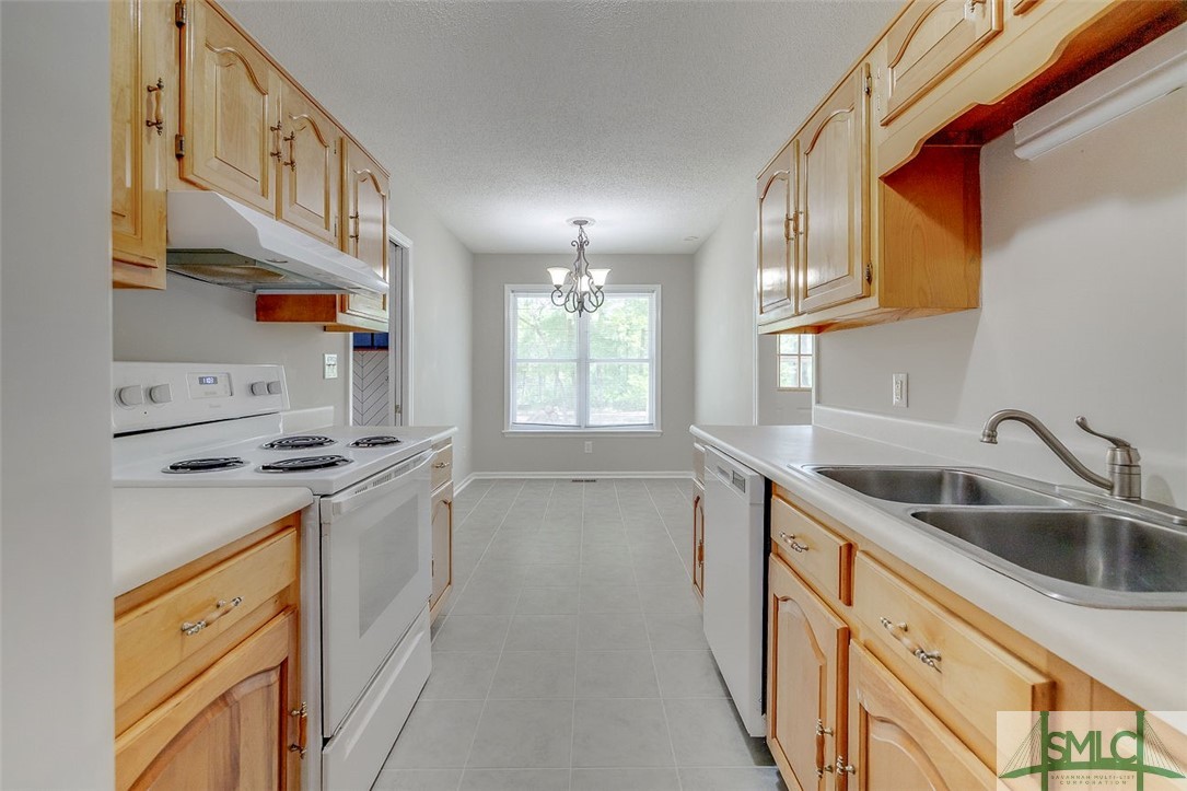 Single Family Residence in Clyo GA 1488 Old Augusta Road 8.jpg