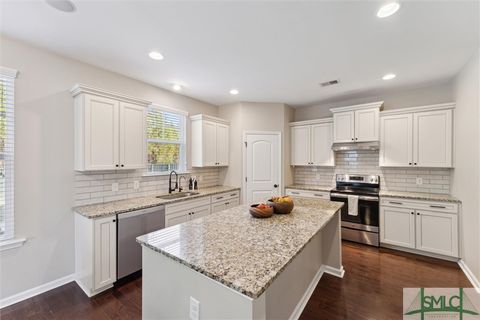 Single Family Residence in Richmond Hill GA 879 Castleoak Drive 19.jpg