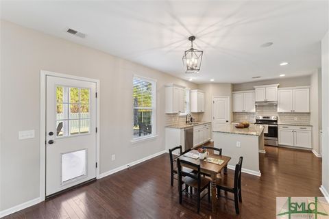 Single Family Residence in Richmond Hill GA 879 Castleoak Drive 18.jpg