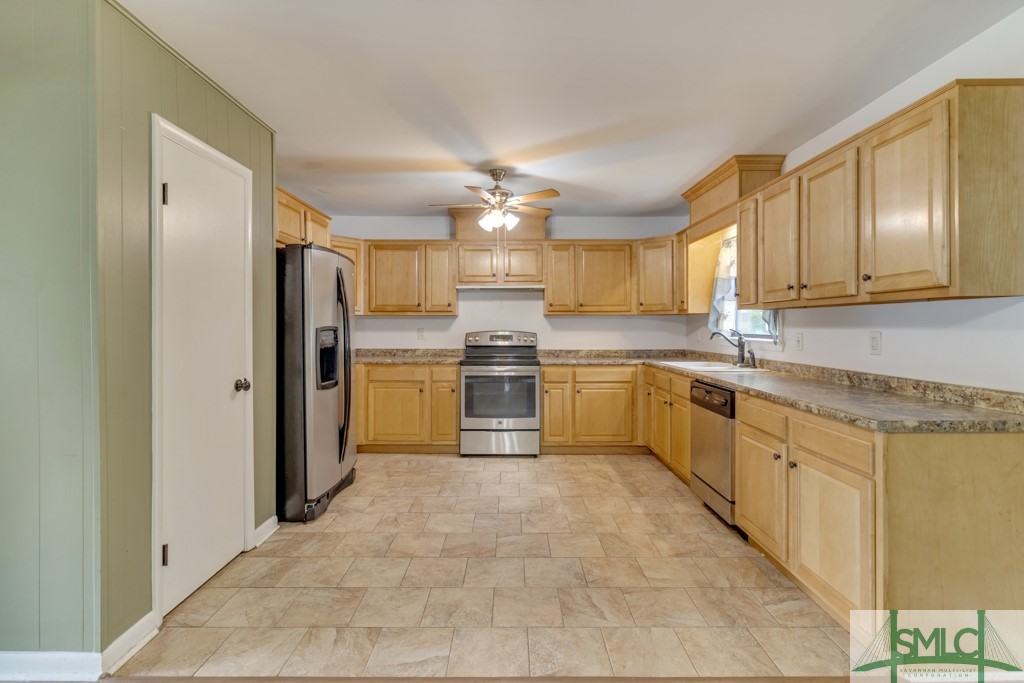 Single Family Residence in Bloomingdale GA 7016 17 Highway 9.jpg