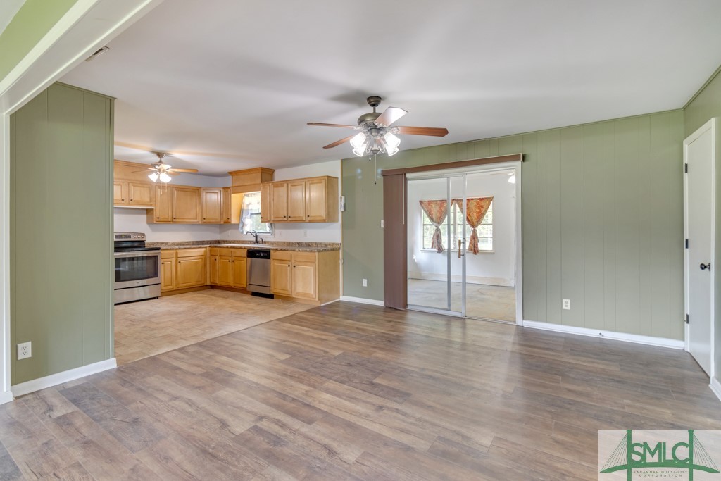 Single Family Residence in Bloomingdale GA 7016 17 Highway 7.jpg