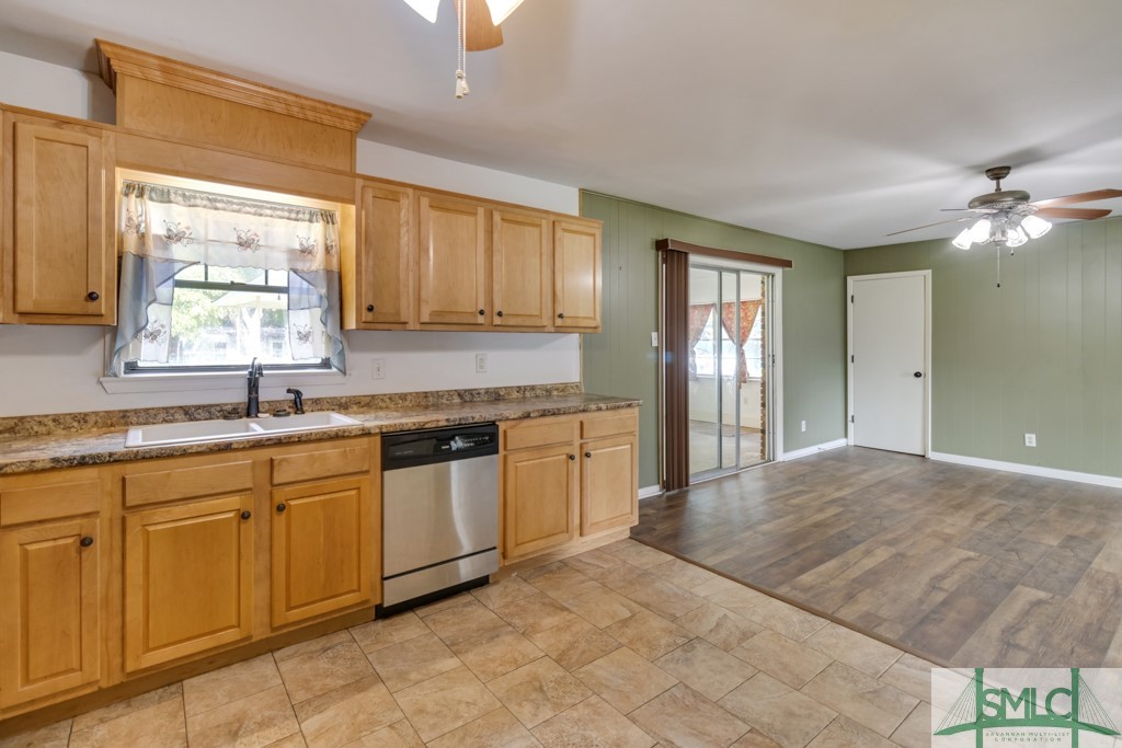 Single Family Residence in Bloomingdale GA 7016 17 Highway 10.jpg