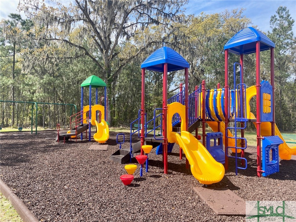 Single Family Residence in Savannah GA 726 Sessile Oak Drive 4.jpg