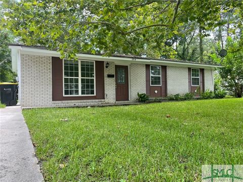 Single Family Residence in Savannah GA 1519 E 31st Street.jpg
