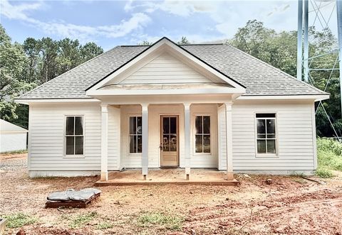 Single Family Residence in Madison GA 711 College Drive.jpg