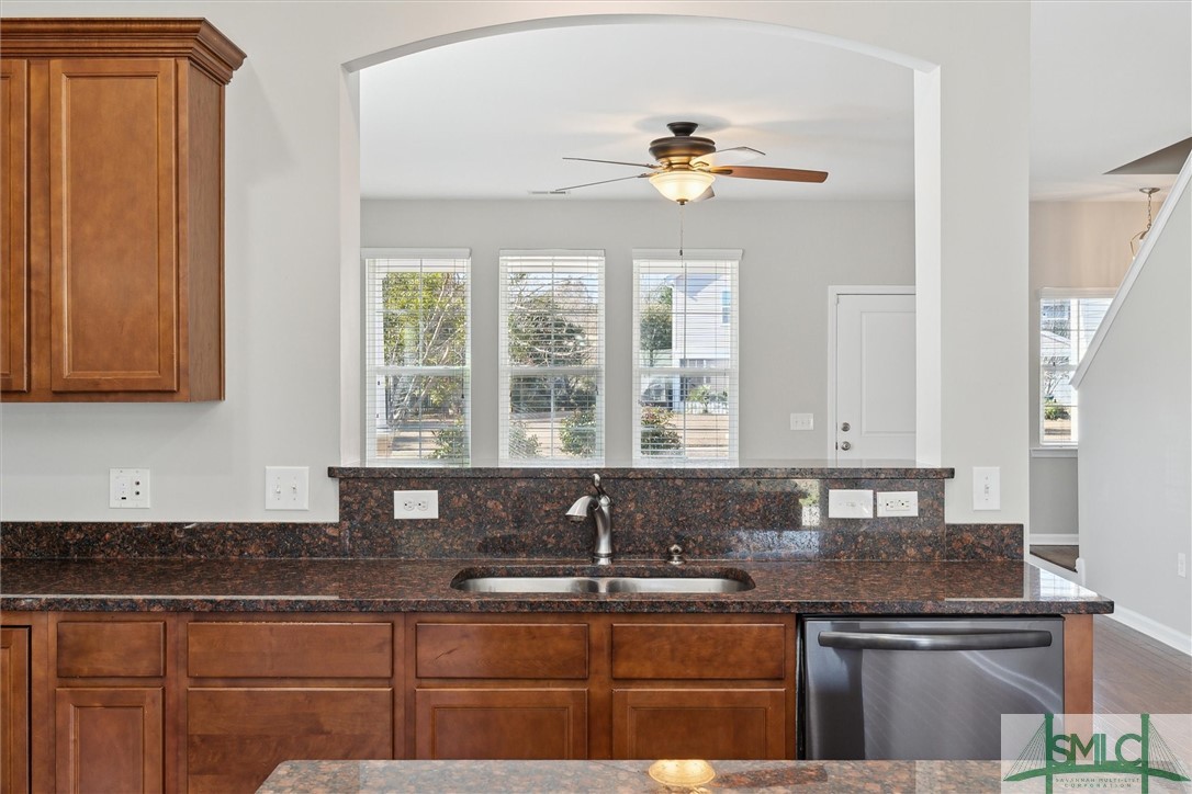 Single Family Residence in Richmond Hill GA 3838 Garden Hills Loop 10.jpg