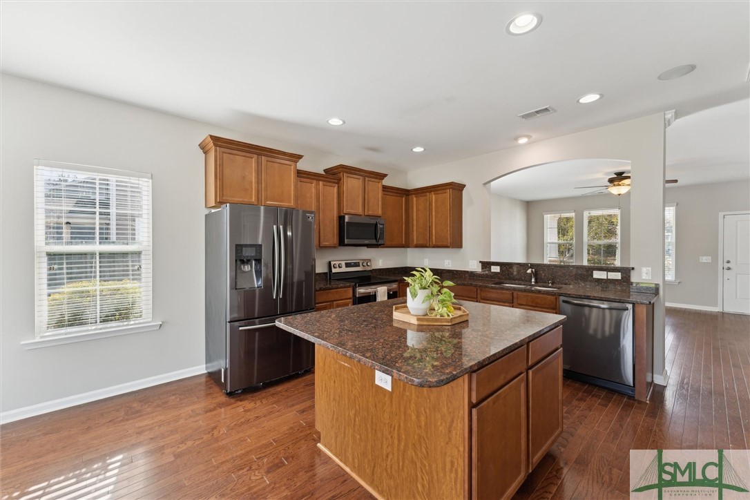 Single Family Residence in Richmond Hill GA 3838 Garden Hills Loop 9.jpg