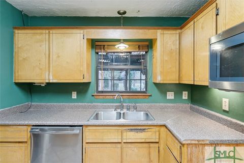 Single Family Residence in Rincon GA 604 E 4th Street 15.jpg