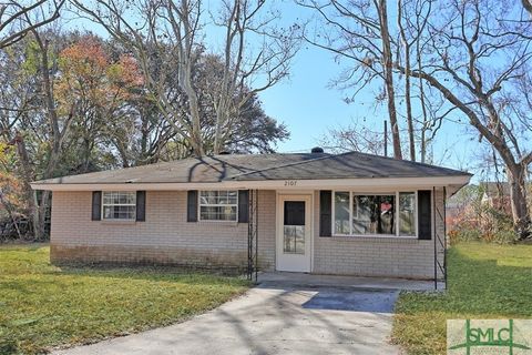 Single Family Residence in Savannah GA 2107 Essex Avenue.jpg