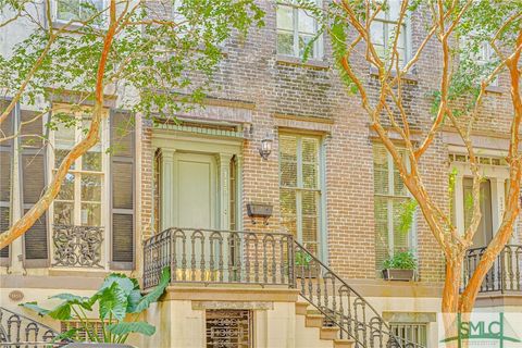 Townhouse in Savannah GA 115 W Gordon Street.jpg