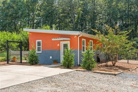 Single Family Residence in Athens GA 3005 Smokey Road.jpg