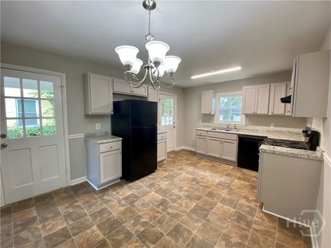 Single Family Residence in Savannah GA 13 Ronnie Avenue 3.jpg