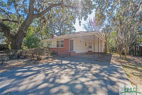 Single Family Residence in Savannah GA 2105 E 60th Street.jpg