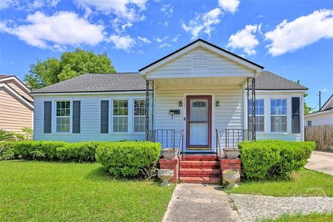 Single Family Residence in Savannah GA 2120 E 39th Street.jpg