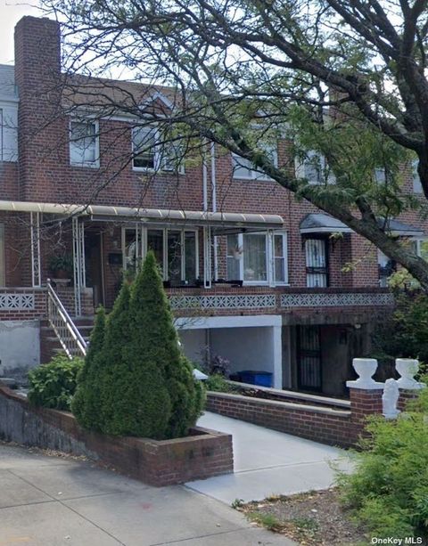 Townhouse in Flushing NY 51-17 64th Street.jpg