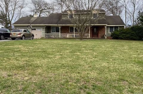 Single Family Residence in Smithtown NY 31 Brooksite Drive.jpg