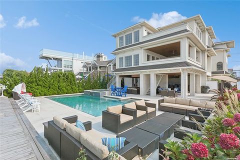 Single Family Residence in Long Beach NY 853 W Park Avenue.jpg