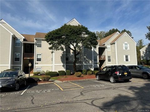 Condominium in New Windsor NY 1184 Washington Green.jpg