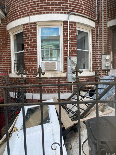 Duplex in Jamaica NY 87-84 160th Street.jpg