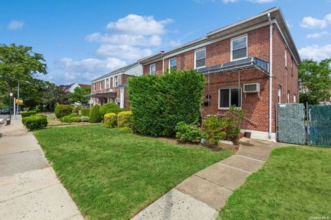 Single Family Residence in Kew Garden Hills NY 141-09 72nd Avenue.jpg
